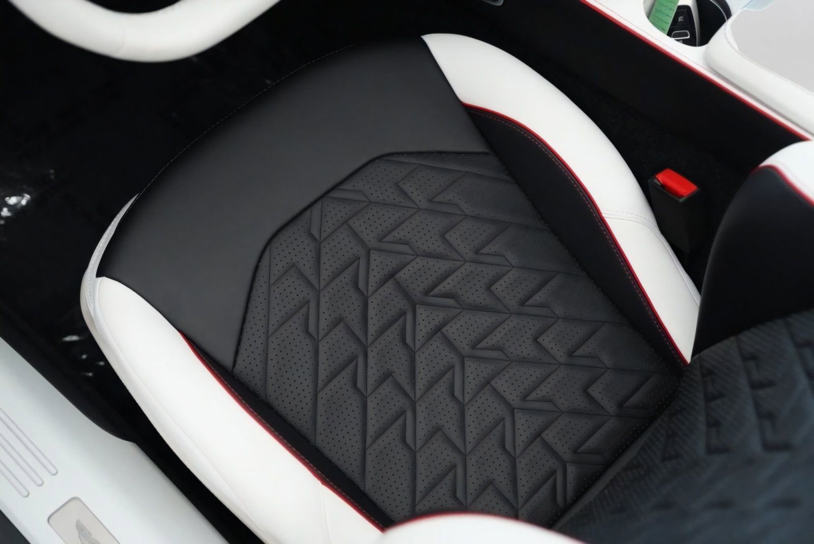 New 2026 Aston Martin Vanquish Convertible RWD image 10