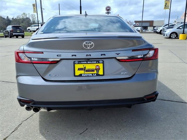 Used 2025 Toyota Camry SE image 3