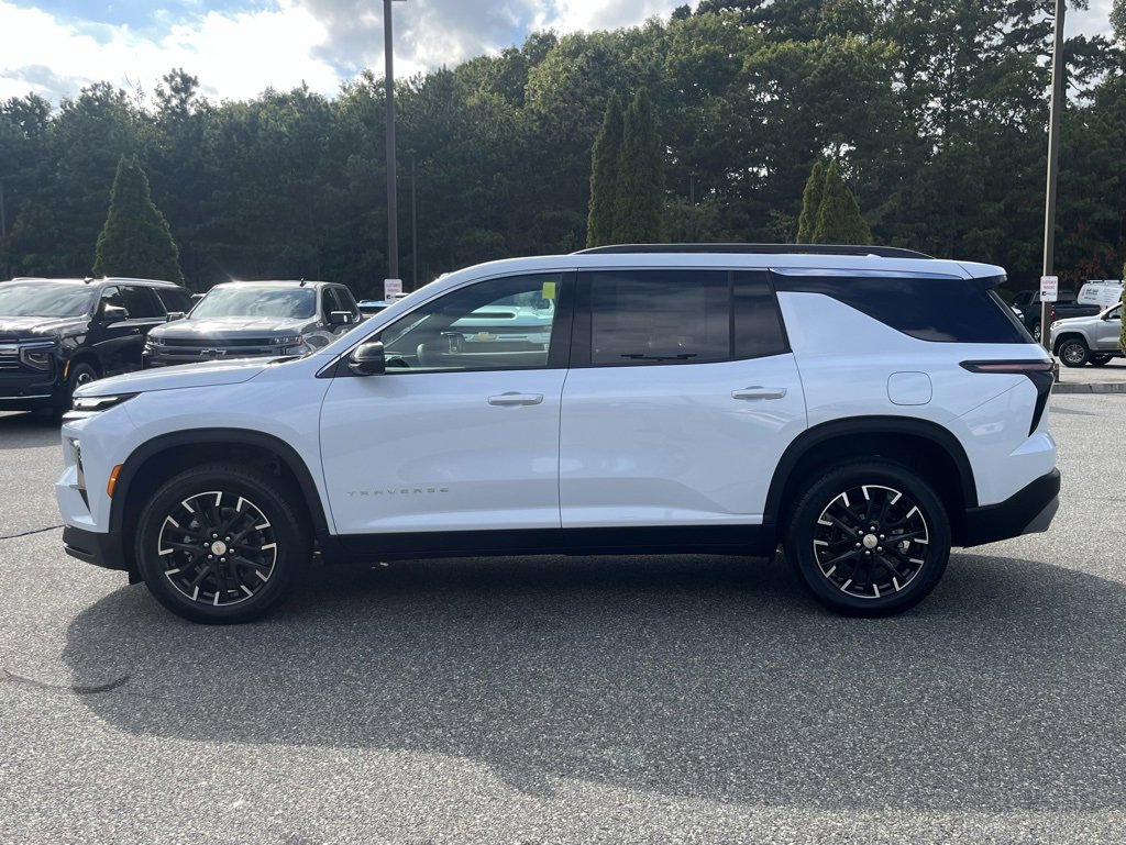 New 2026 Chevrolet Traverse LT w/ Sun and Wheel Package image 2