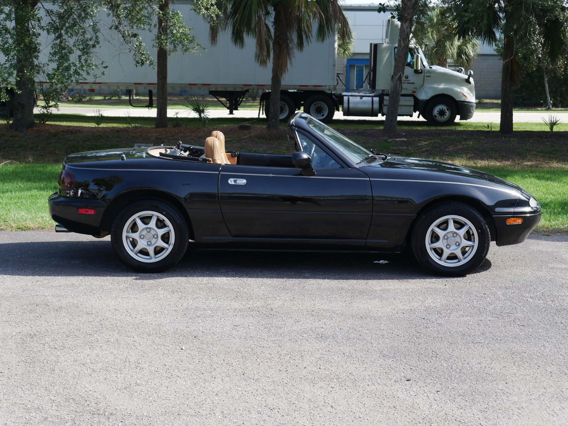 Used 1997 MAZDA MX-5 Miata RWD image 33