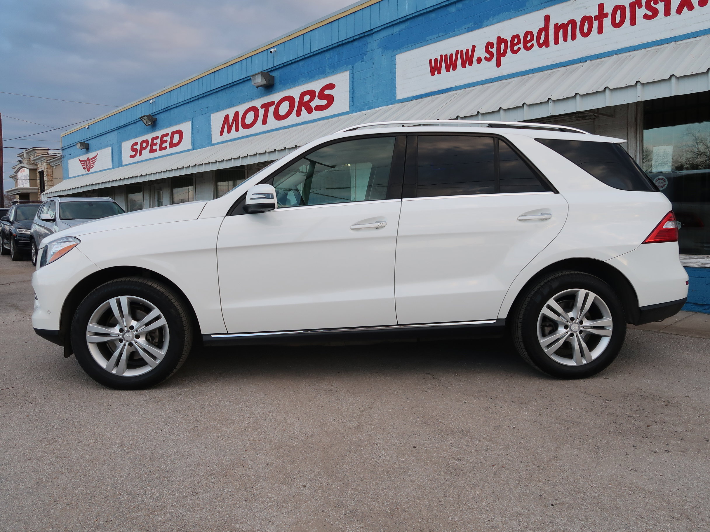 Used 2015 Mercedes-Benz ML 250 BlueTEC 4MATIC w/ Premium 1 Package image 3