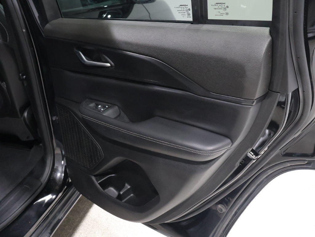 Used 2025 Jeep Grand Cherokee Laredo w/ Luxury Tech Group I AWD/4WD image 21