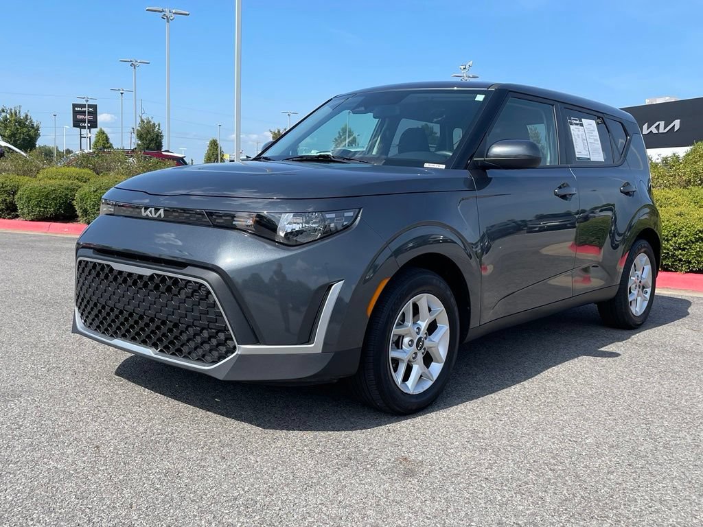 Certified 2025 Kia Soul LX w/ LX Technology Package FWD image 3