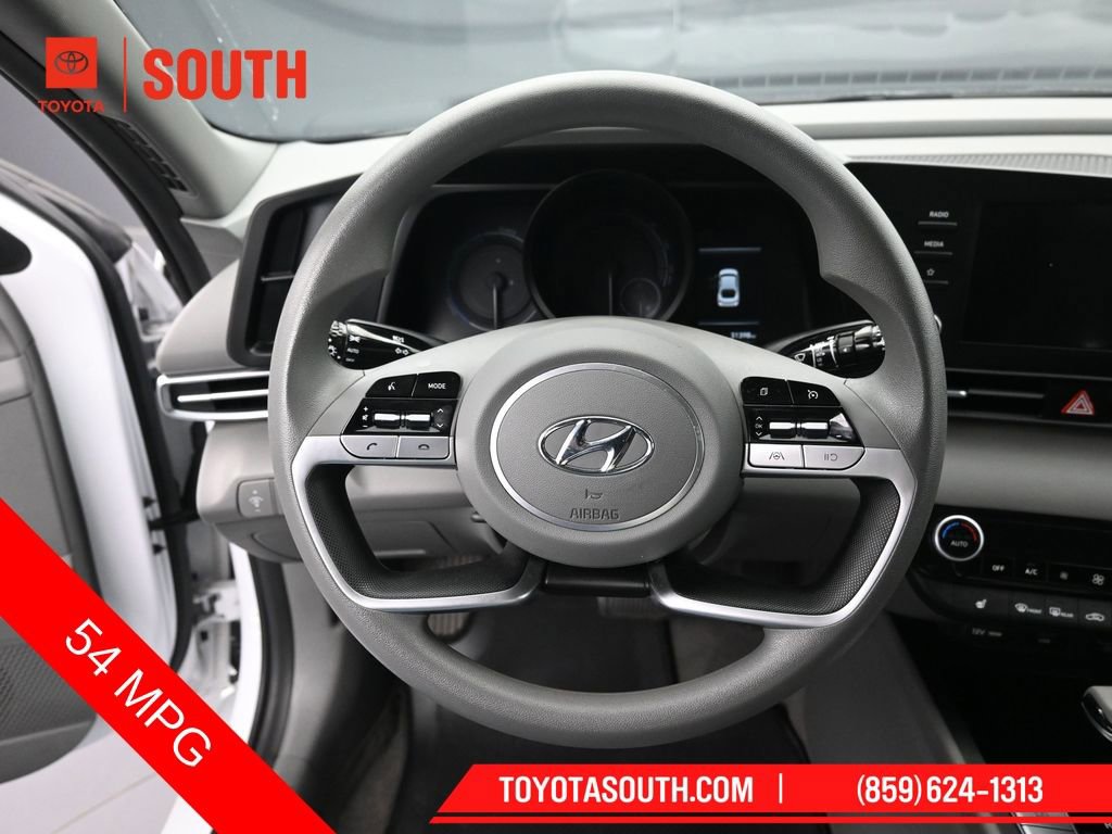 Used 2023 Hyundai Elantra Blue image 19