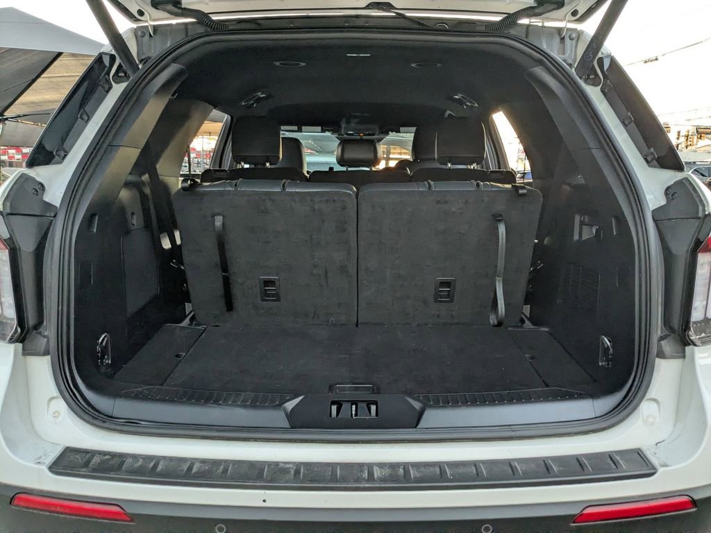 Used 2025 Ford Explorer ST-Line w/ ST-Line Street Pack image 23