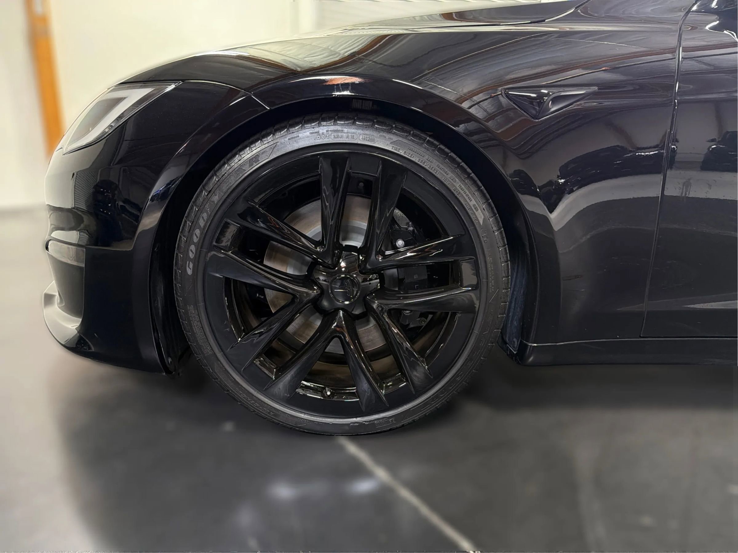 Used 2023 Tesla Model S Standard Range image 25