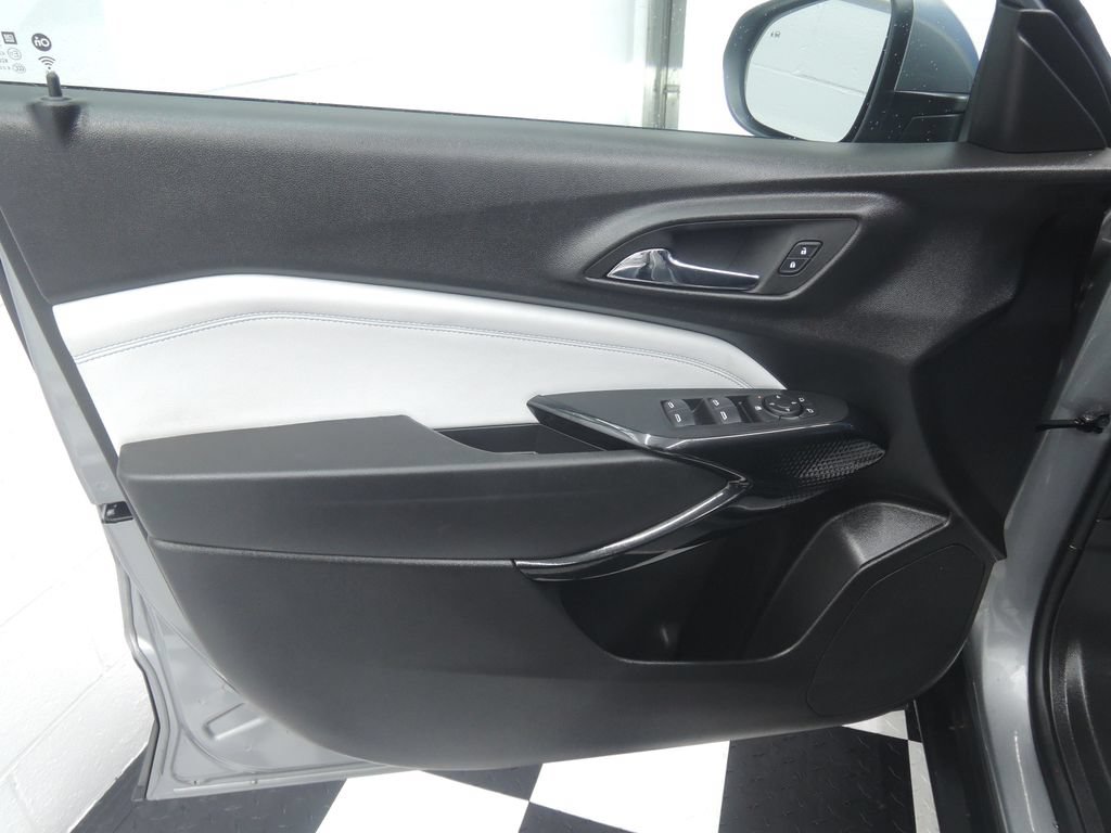 Used 2024 Chevrolet Trax LT w/ Driver Confidence Package FWD image 21