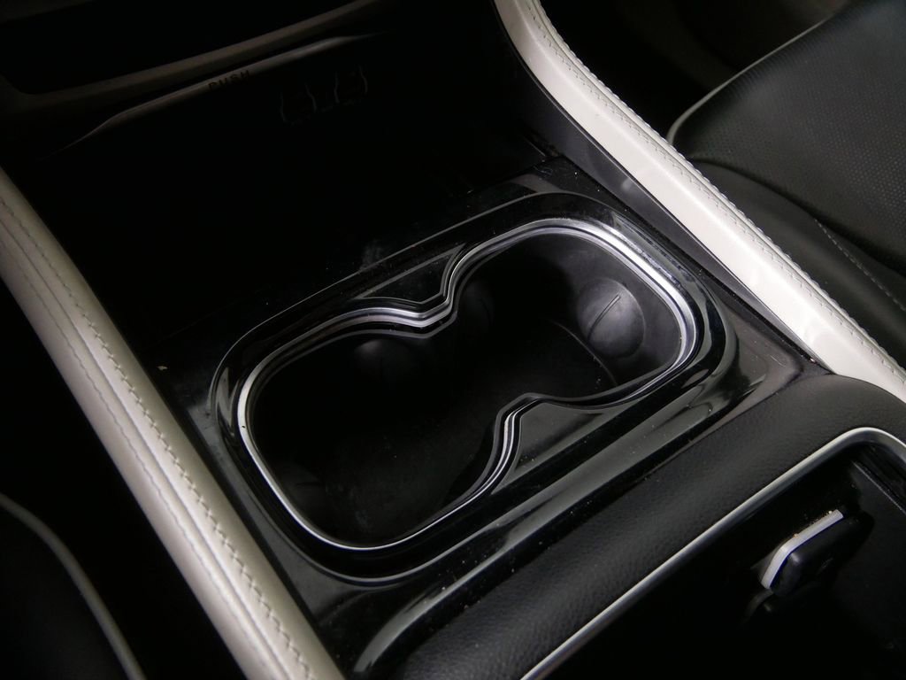 Used 2024 Chrysler Pacifica Limited image 25