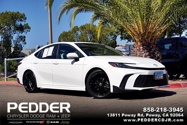 Used 2025 Toyota Camry SE FWD image 1