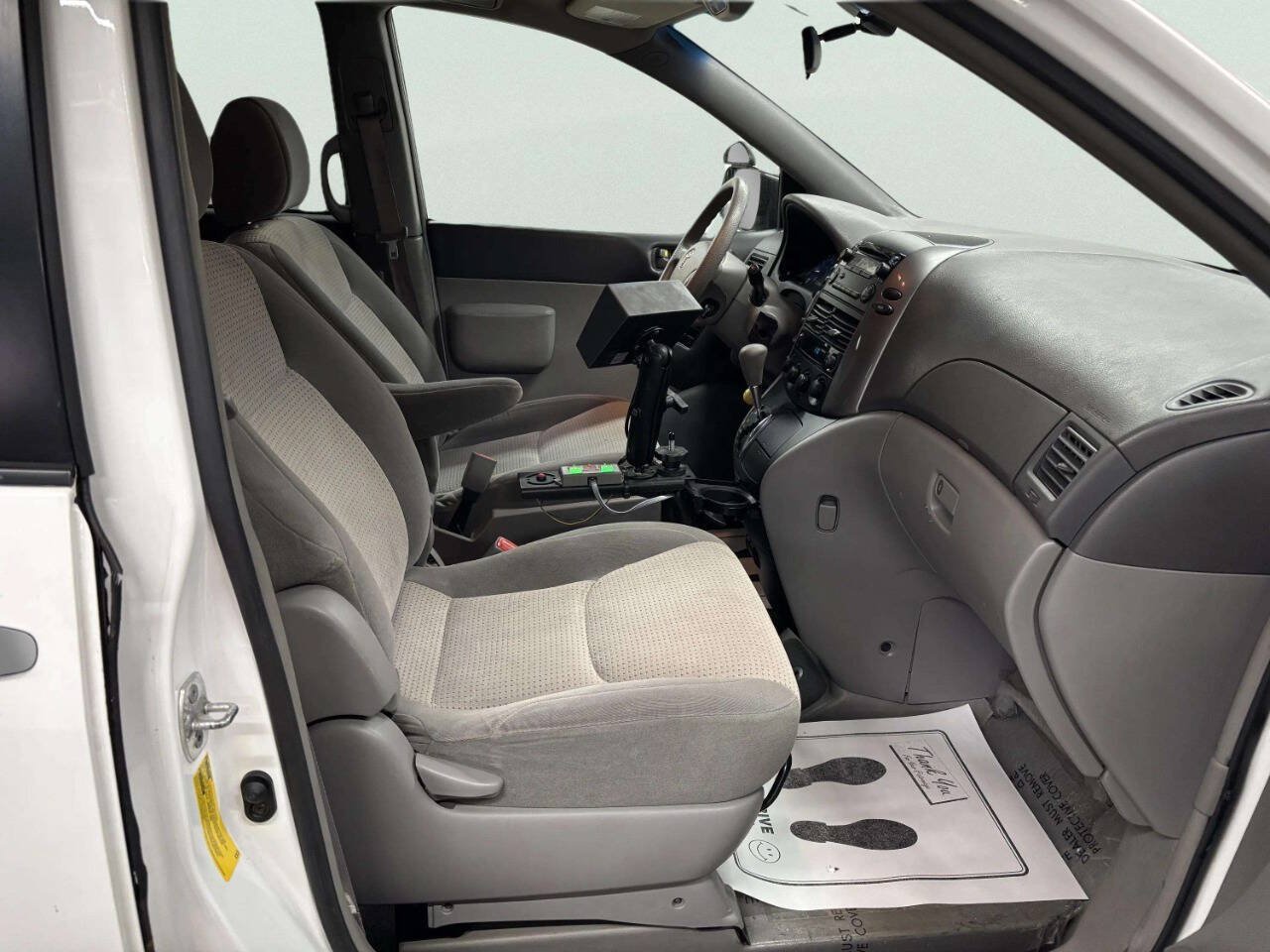 Used 2010 Toyota Sienna LE FWD image 23