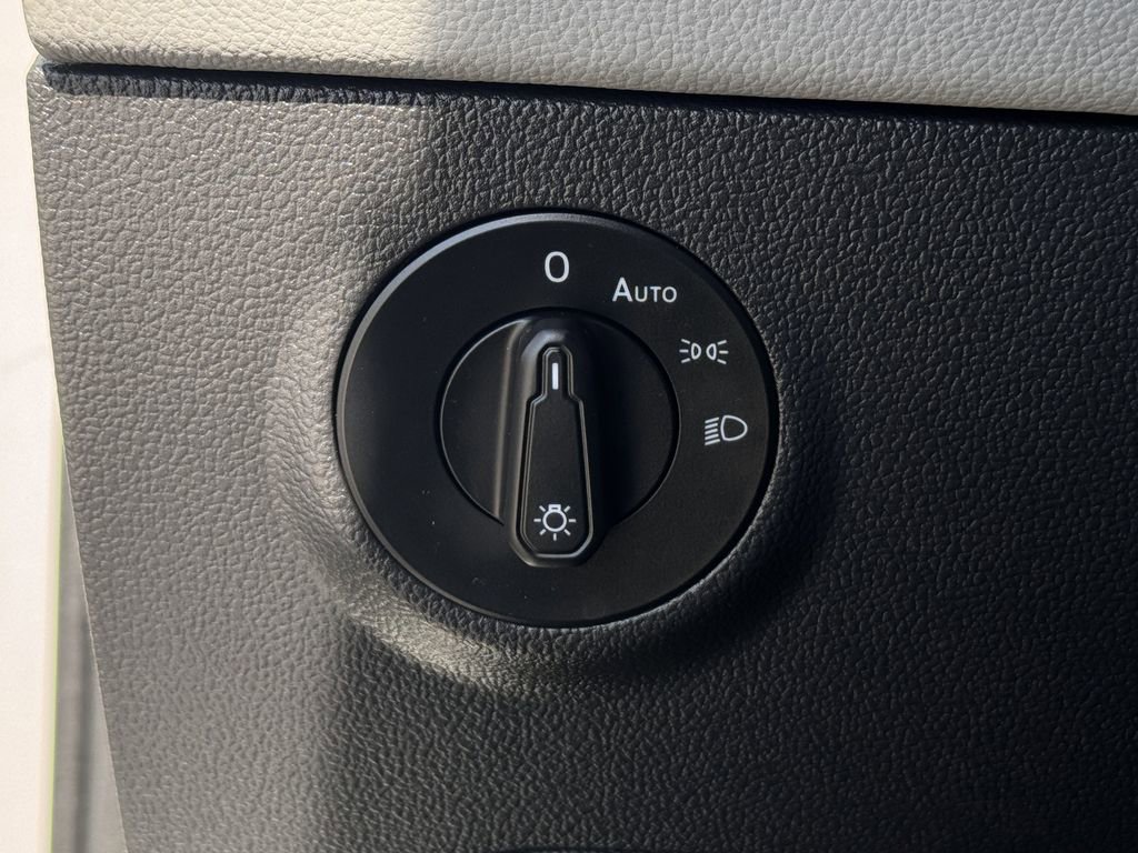 Used 2023 Volkswagen Taos SE image 22