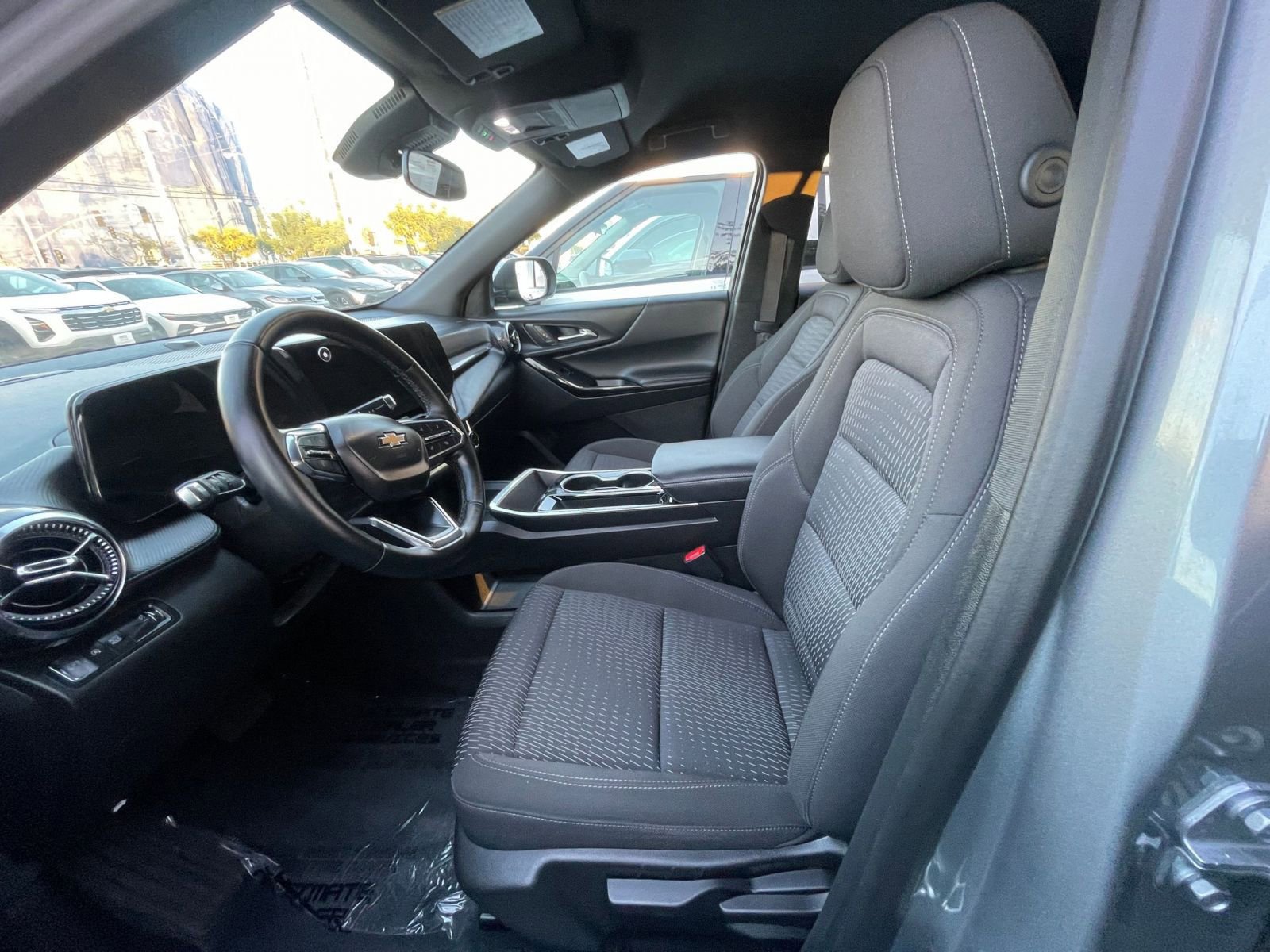 Used 2025 Chevrolet Equinox LT image 27