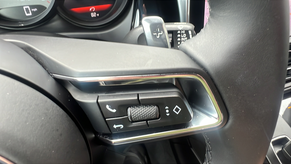 Certified 2025 Porsche Macan S AWD/4WD image 34