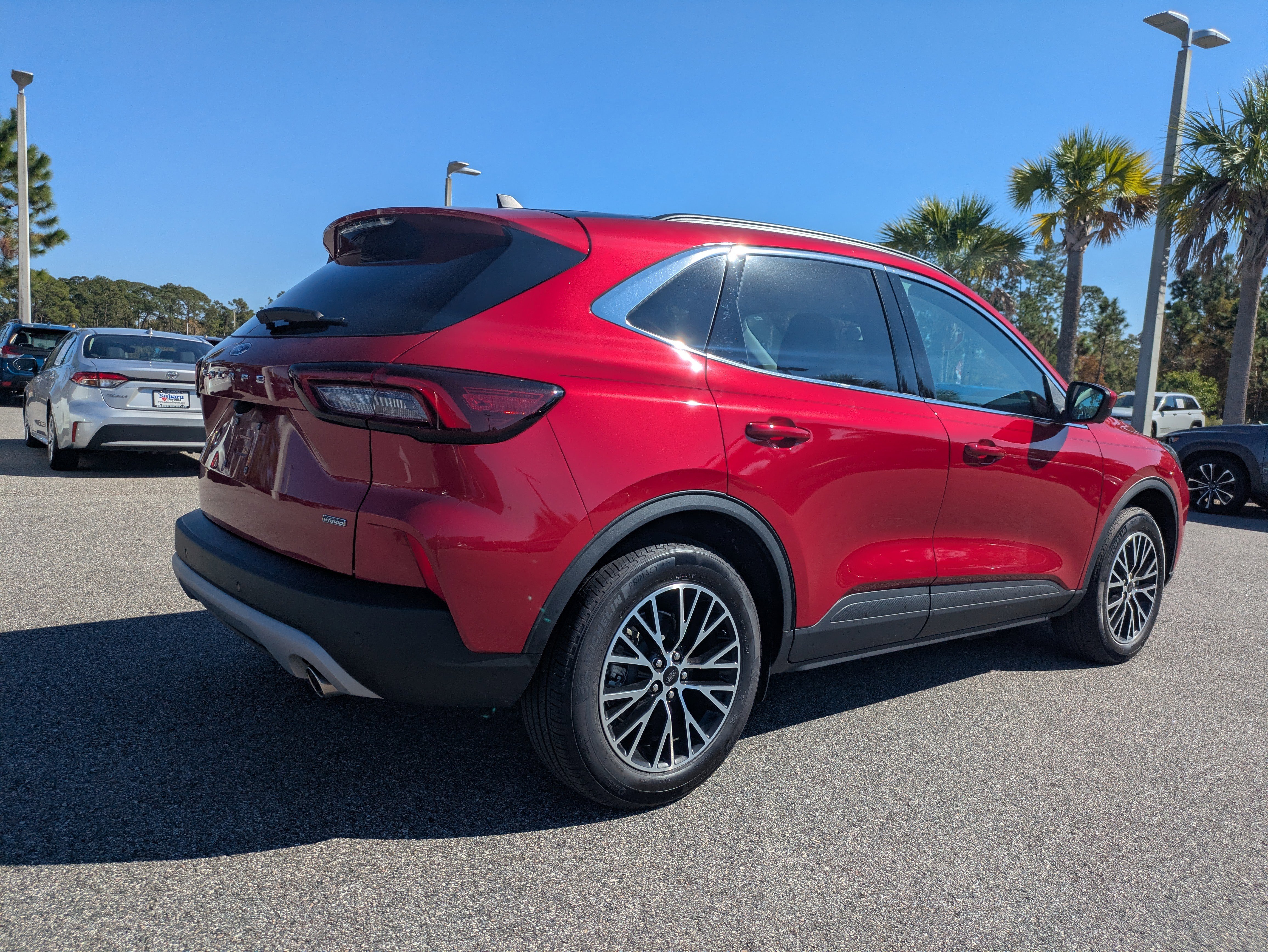 Used 2025 Ford Escape SE w/ PHEV Premium Package image 4