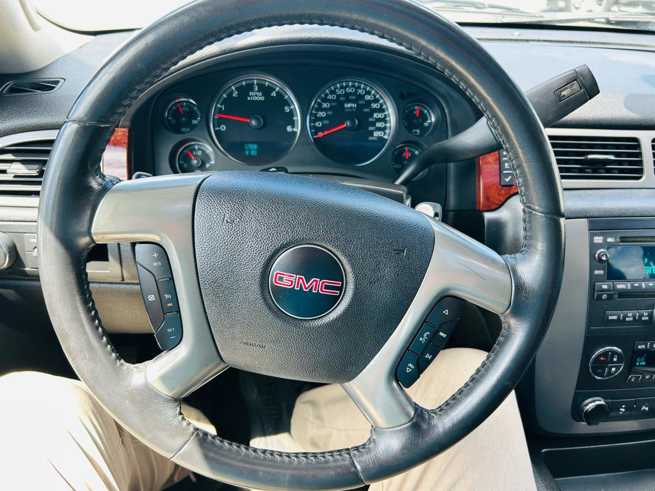 Used 2009 GMC Yukon XL SLT RWD image 20
