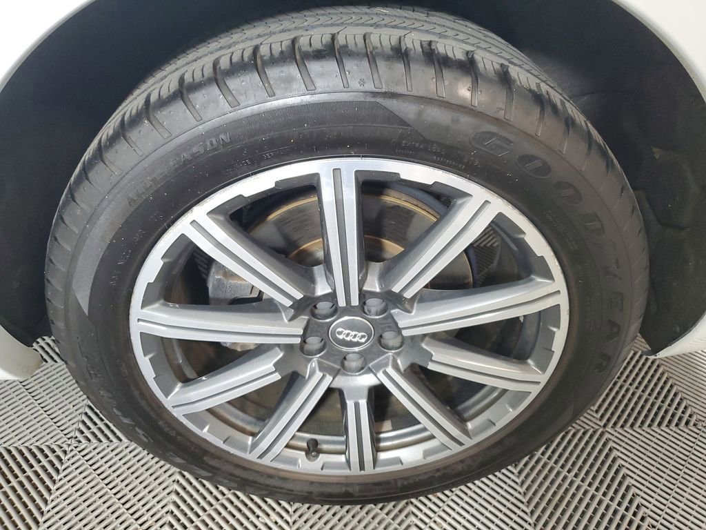 Used 2017 Audi Q7 3.0T Premium Plus image 11