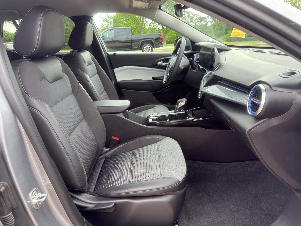 Used 2025 Chevrolet Trax LT FWD image 34