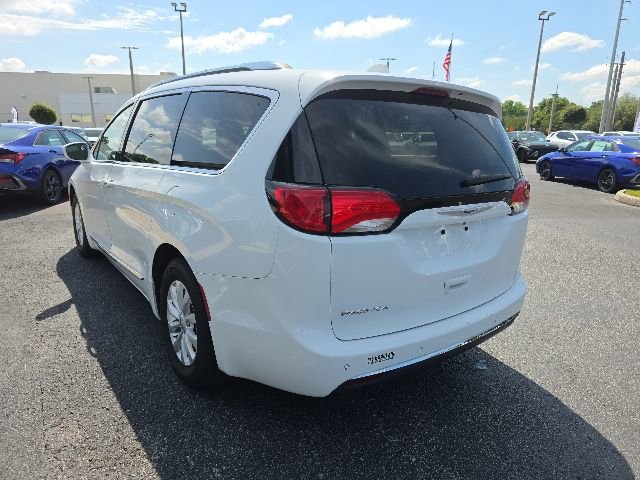 Used 2019 Chrysler Pacifica Touring-L FWD image 3