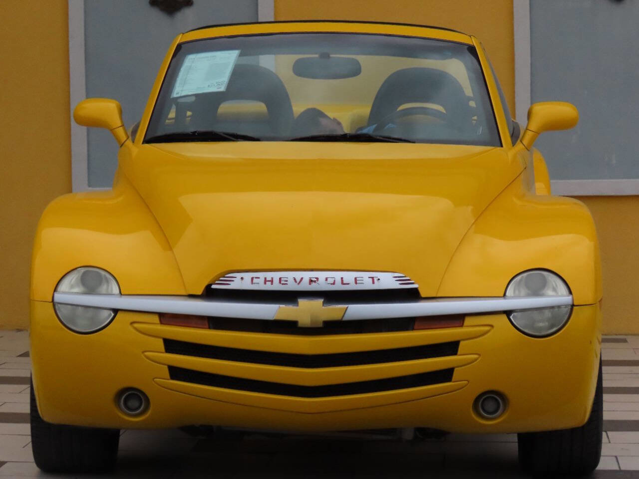 Used 2004 Chevrolet SSR w/ Preferred Equipment Group image 3