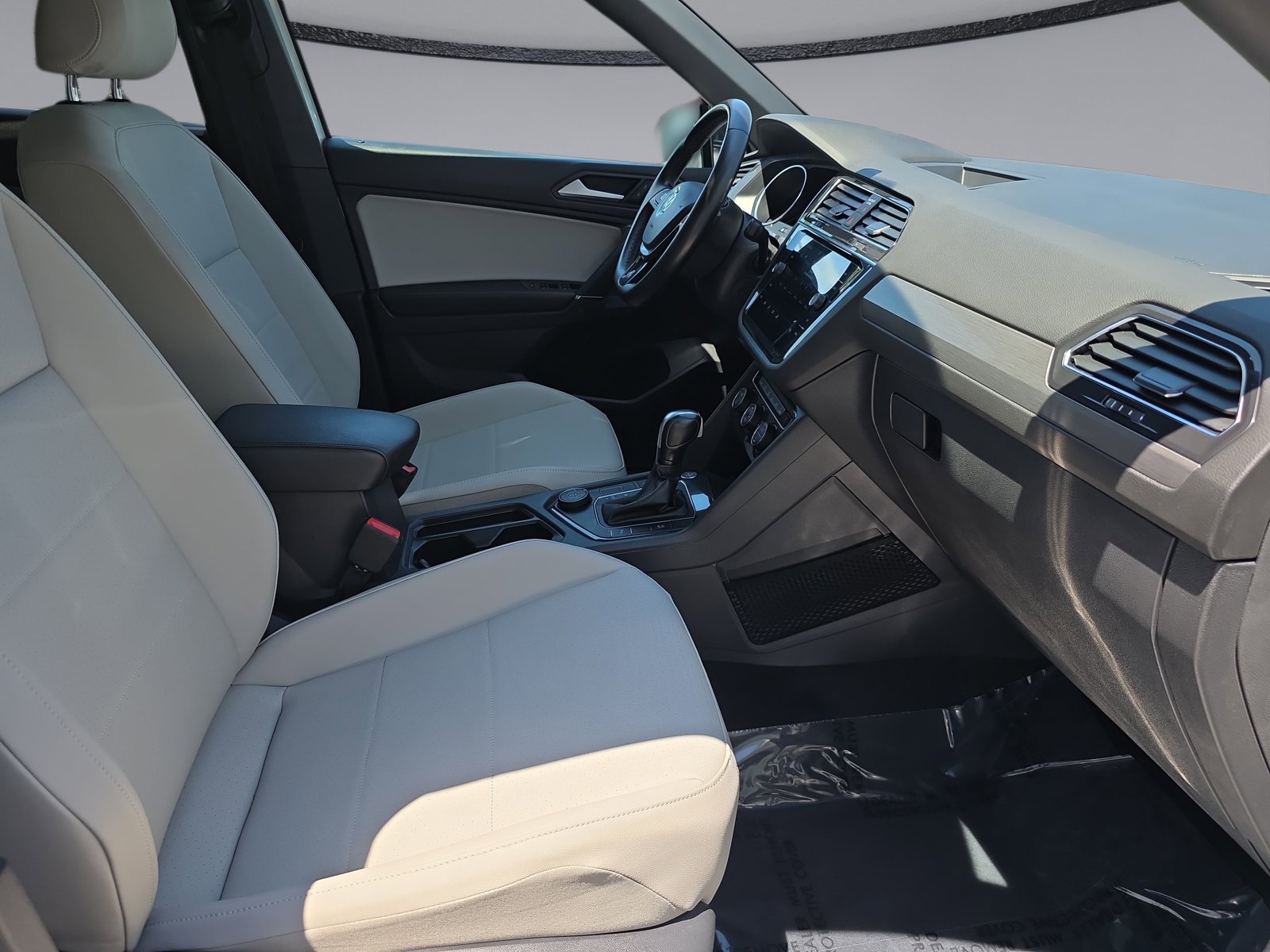 Used 2020 Volkswagen Tiguan SE R-Line AWD/4WD image 36