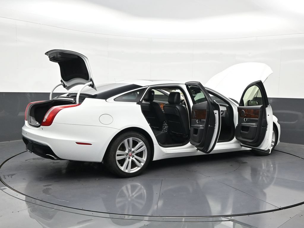 Used 2016 Jaguar XJ L Portfolio RWD image 31