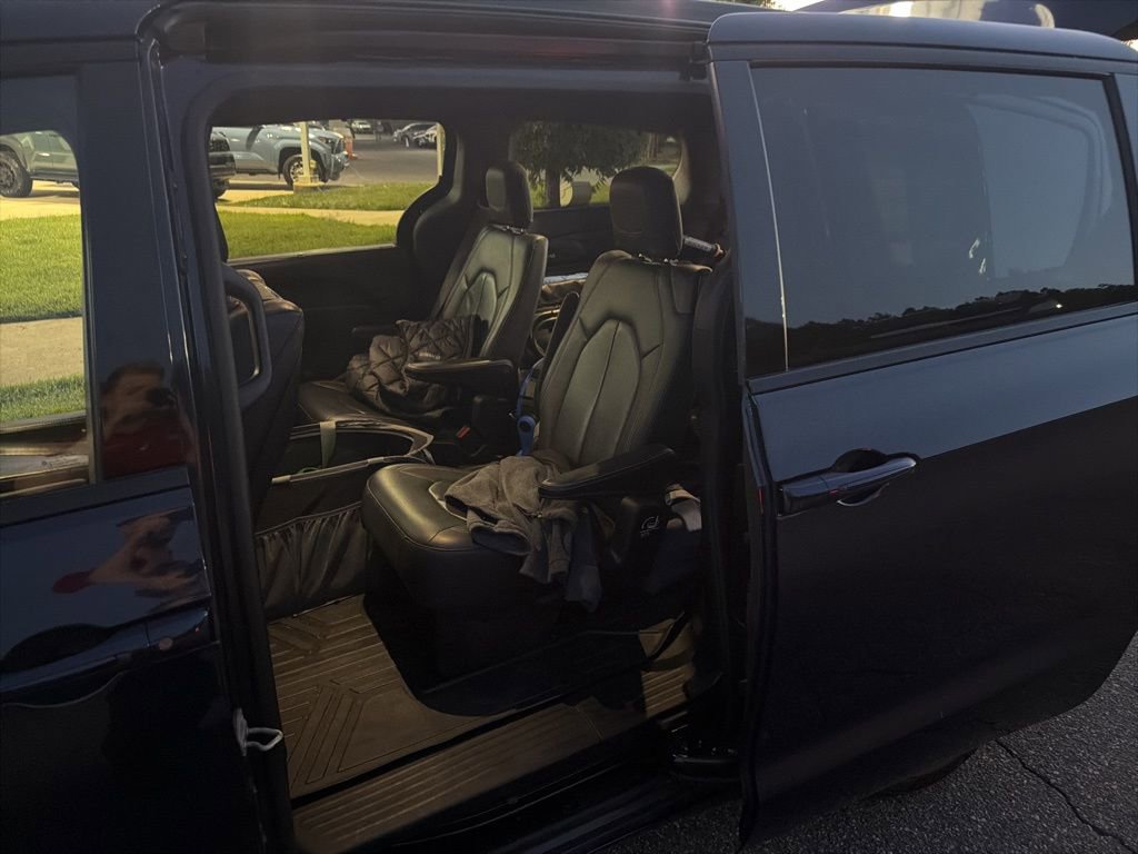 Used 2018 Chrysler Pacifica Touring-L Plus w/ Advanced Safetytec Group image 15