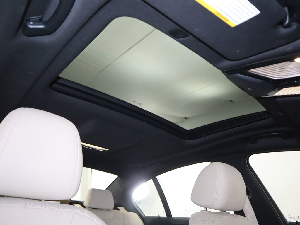 Used 2021 BMW 530e xDrive 530e iPerformance w/ Convenience Package image 19