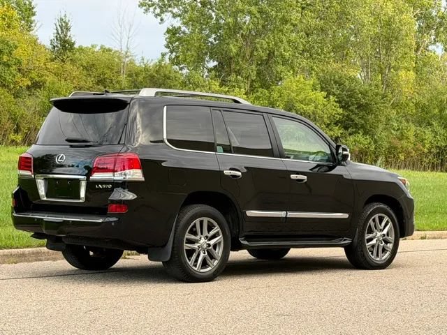 Used 2013 Lexus LX 570 4WD w/ Luxury Pkg image 39
