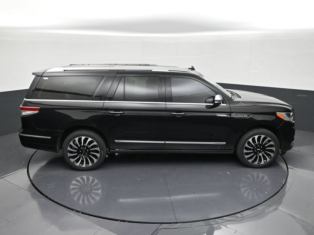 Used 2024 Lincoln Navigator L Black Label AWD/4WD image 18