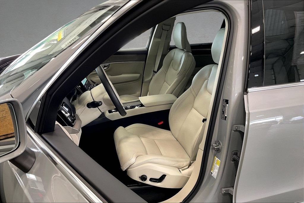 Certified 2025 Volvo XC90 B5 Ultra AWD/4WD image 22