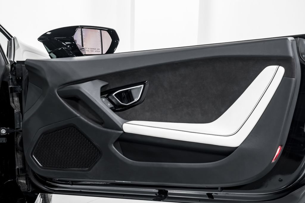 Used 2020 Lamborghini Huracan EVO RWD image 37