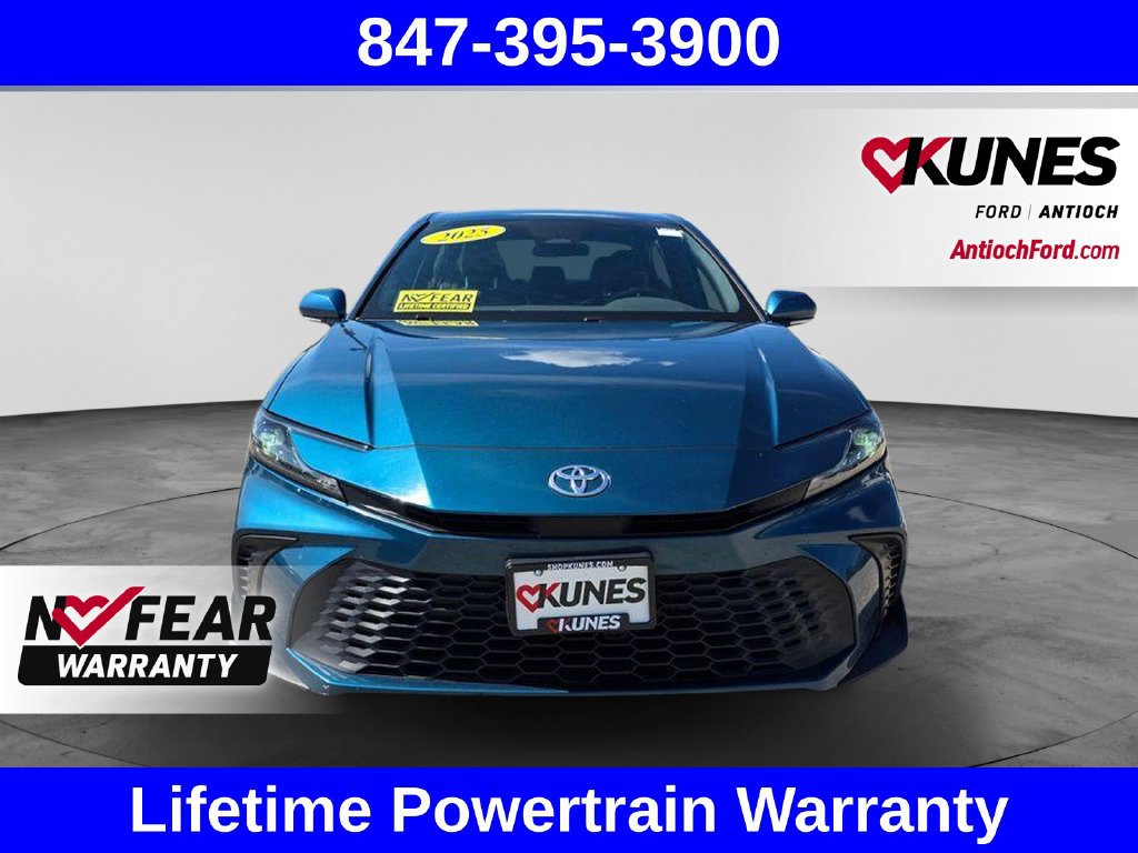 Used 2025 Toyota Camry SE FWD image 2