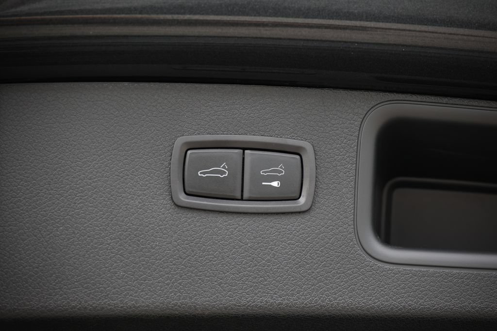 Certified 2025 Porsche Macan GTS AWD/4WD image 70