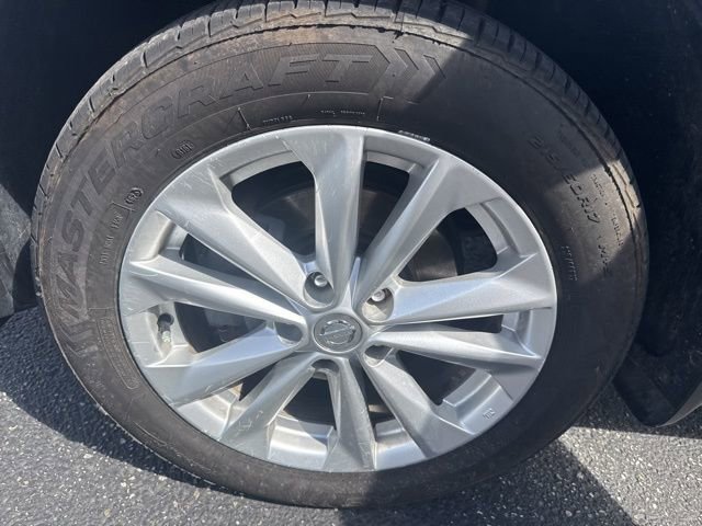 Used 2018 Nissan Rogue Sport SV AWD/4WD image 30