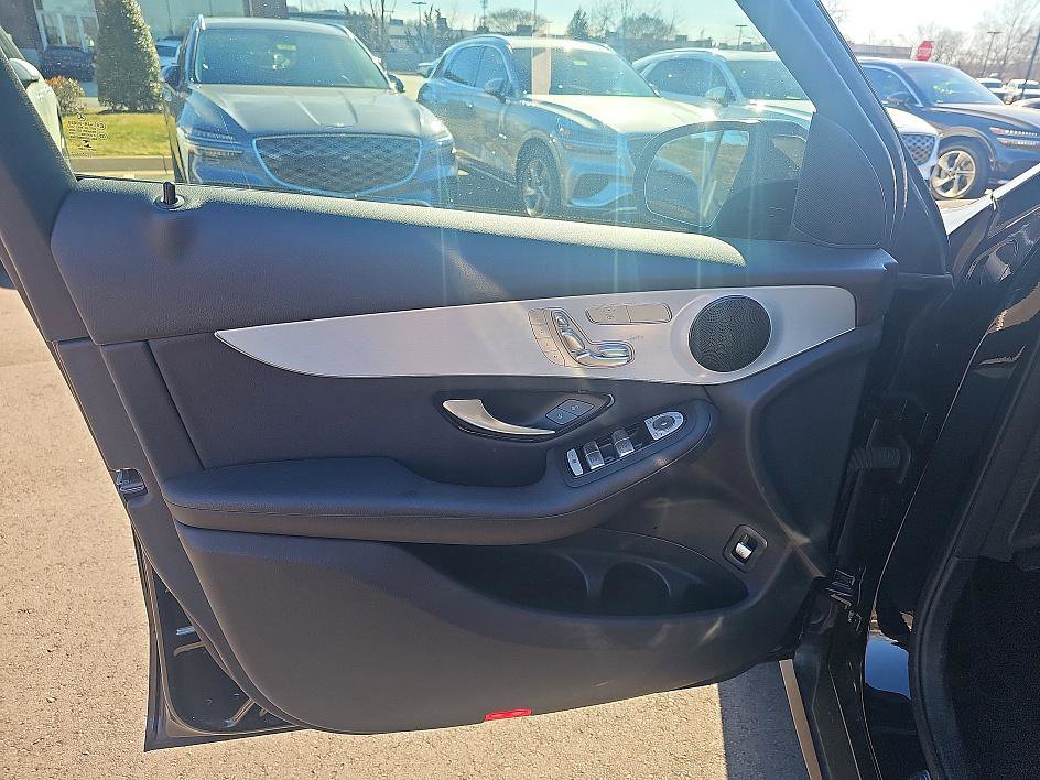 Used 2022 Mercedes-Benz GLC 300 image 8
