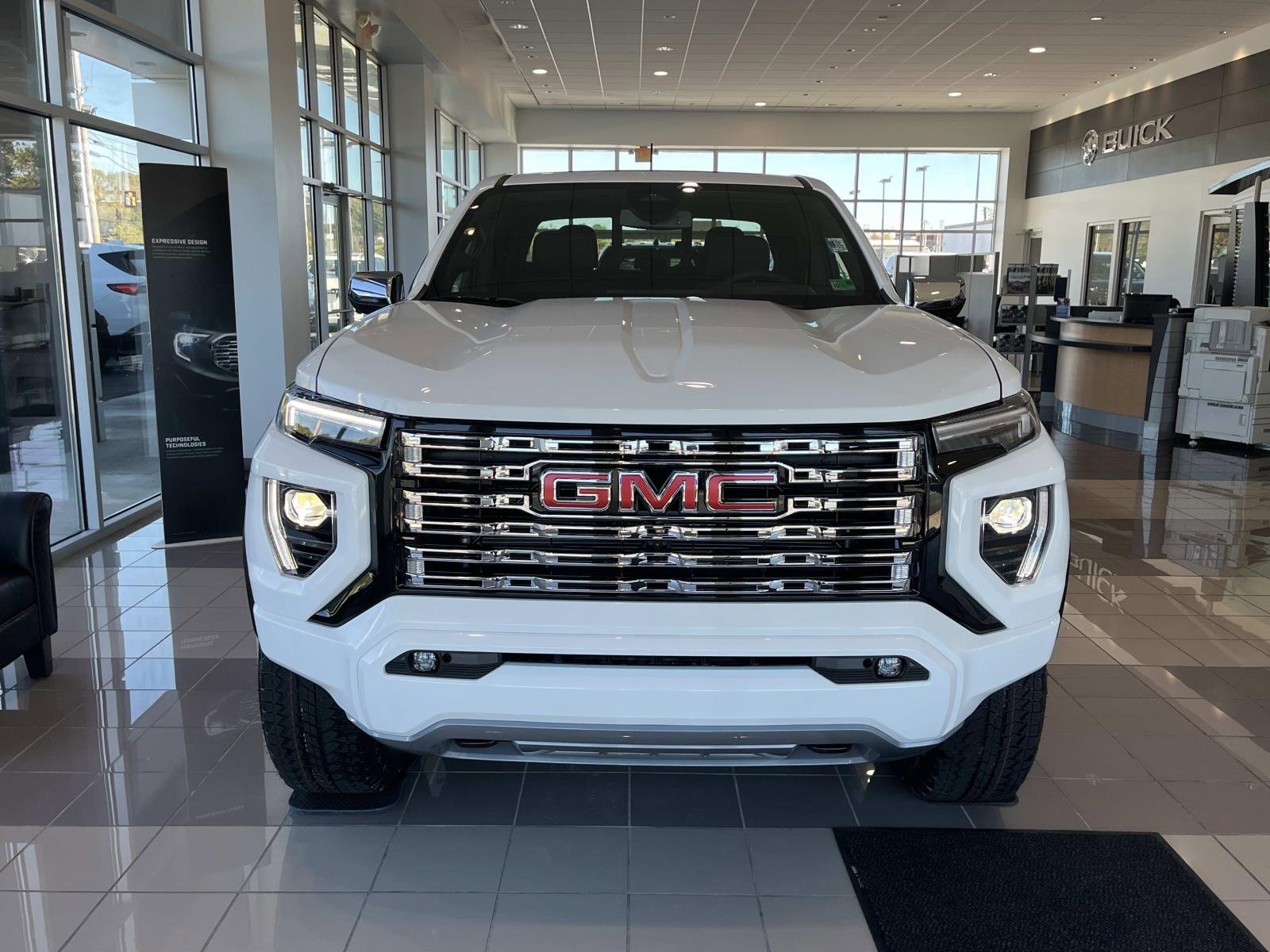 New 2026 GMC Canyon Denali image 9
