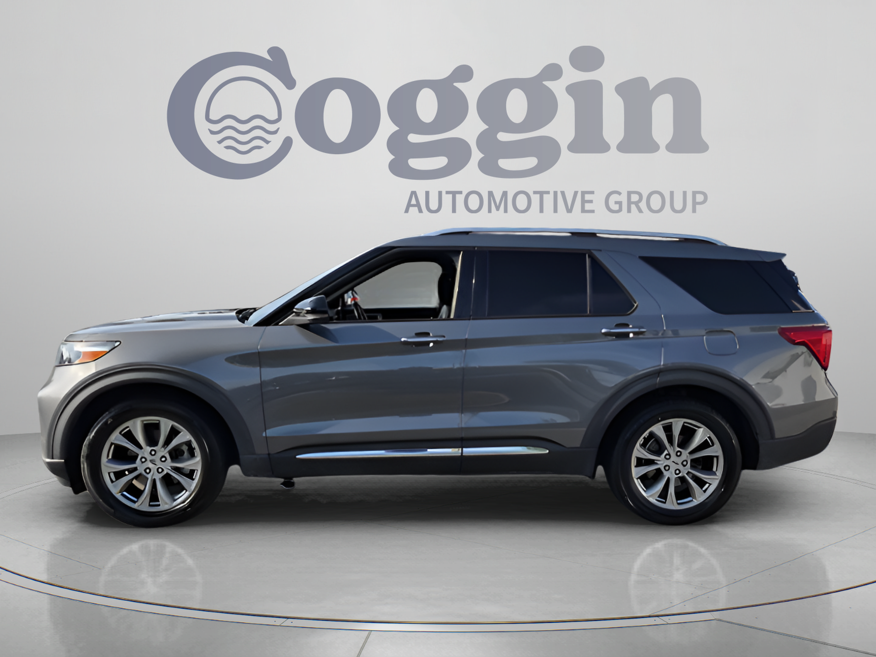 Used 2021 Ford Explorer Limited w/ Equipment Group 301A RWD image 2