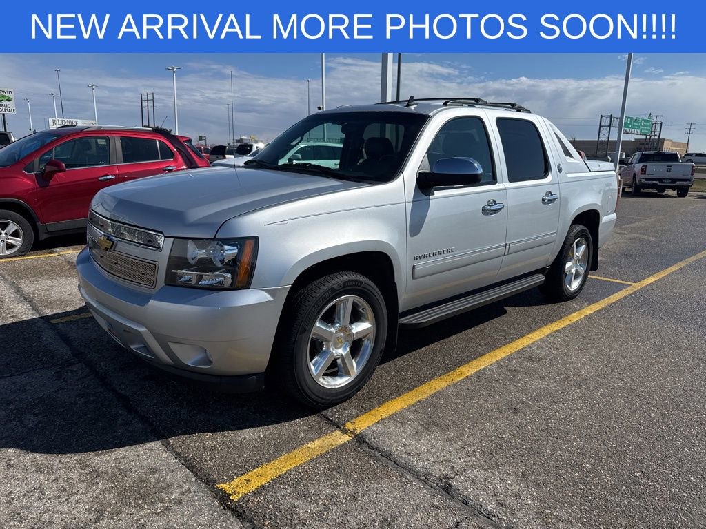 Used 2013 Chevrolet Avalanche LTZ AWD/4WD image 3