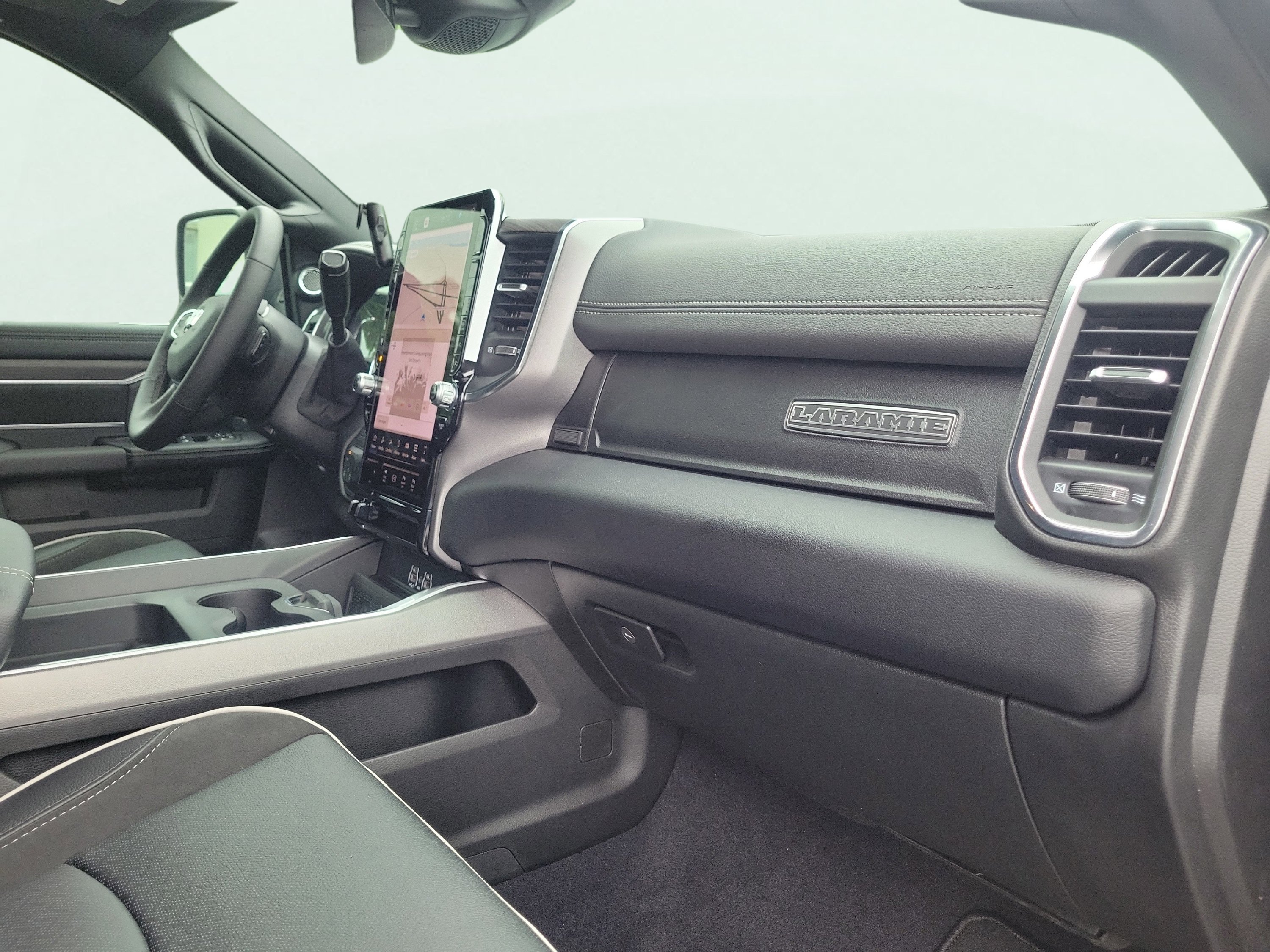 New 2026 RAM 2500 Laramie AWD/4WD image 19