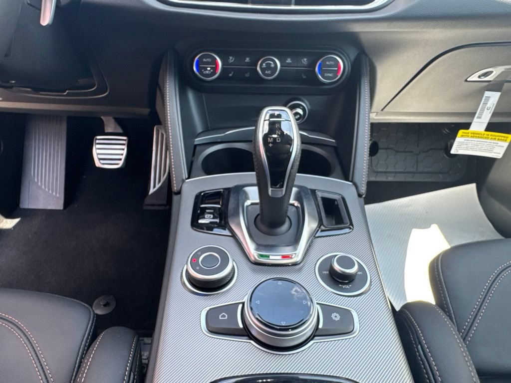 New 2025 Alfa Romeo Stelvio Sprint AWD/4WD image 44