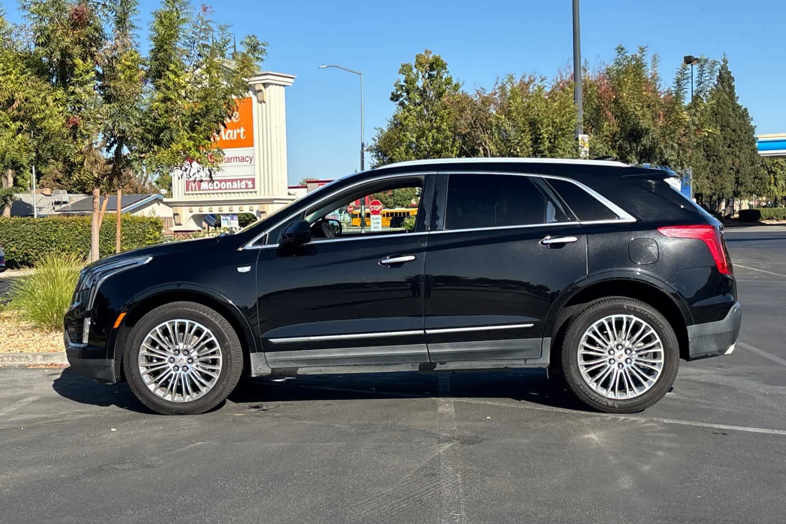 Used 2017 Cadillac XT5 Luxury w/ Driver Awareness Package FWD image 6