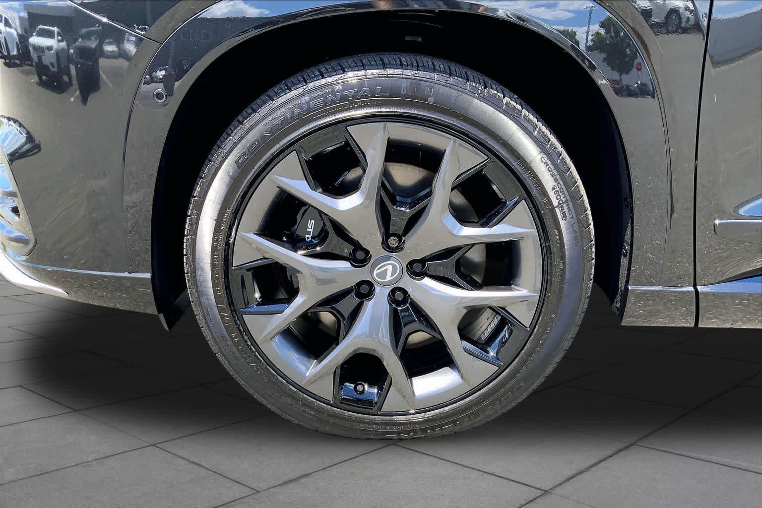 New 2026 Lexus TX 500h AWD image 11