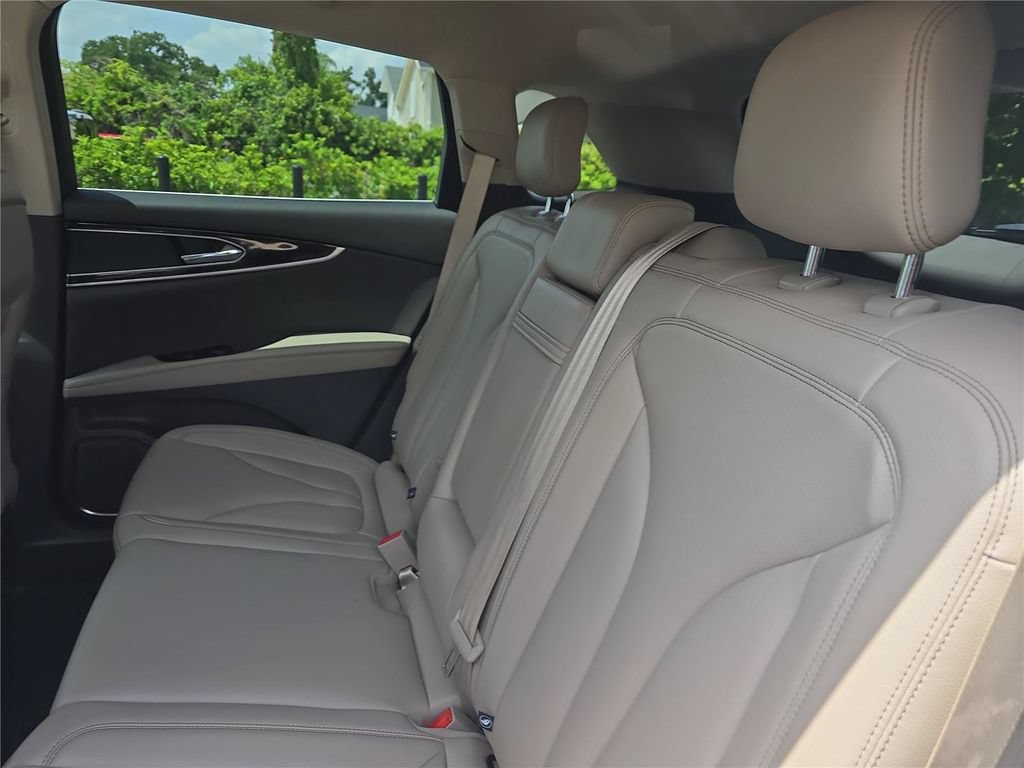 Used 2023 Lincoln Nautilus FWD w/ Premium Package image 14