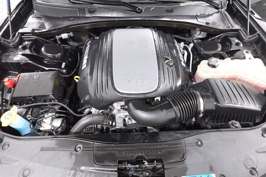 Used 2023 Dodge Charger R/T w/ Technology Group RWD image 33
