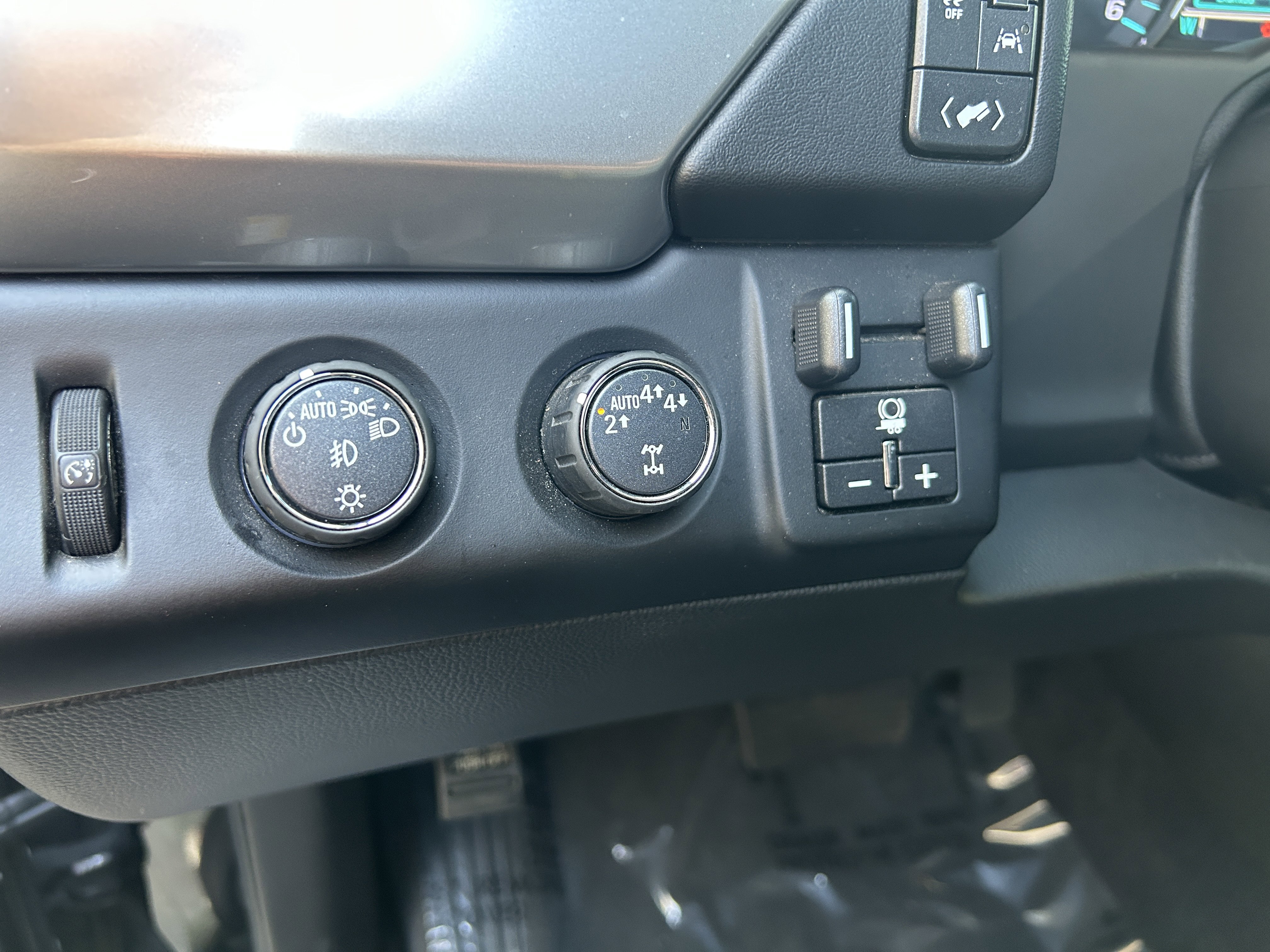 Used 2019 Chevrolet Suburban Premier image 21