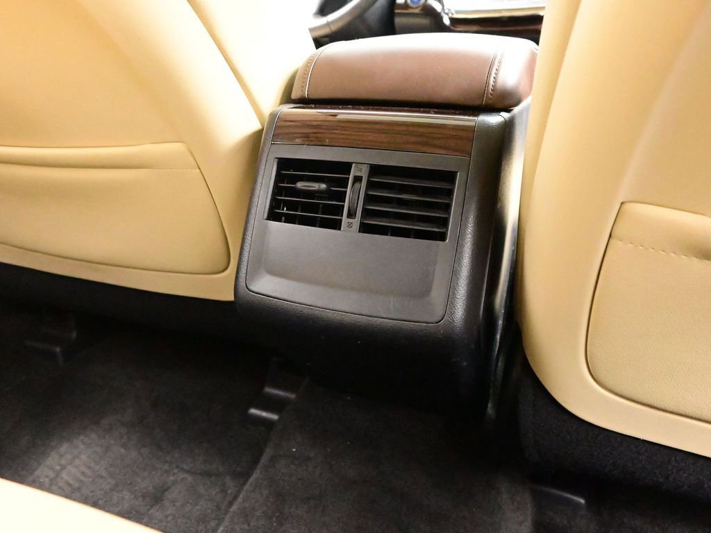 Used 2013 Toyota Avalon Limited image 29