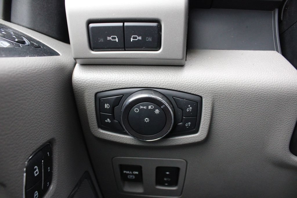 Used 2019 Ford F150 Lariat w/ Equipment Group 502A Luxury AWD/4WD image 9
