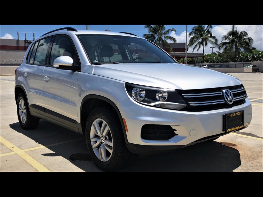 Used 2015 Volkswagen Tiguan S FWD image 3
