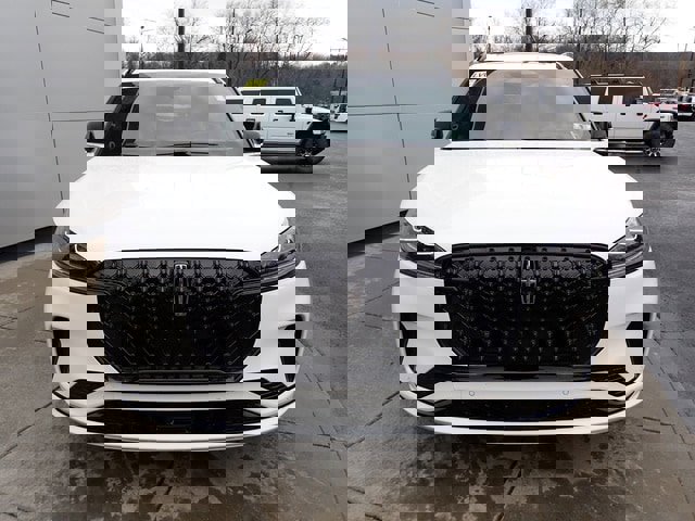 New 2025 Lincoln Aviator Black Label w/ Jet Appearance Package image 9