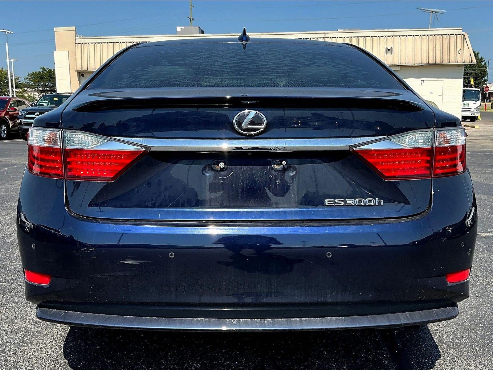 Used 2015 Lexus ES 300h w/ Premium Package w/Bamboo Trim FWD image 5